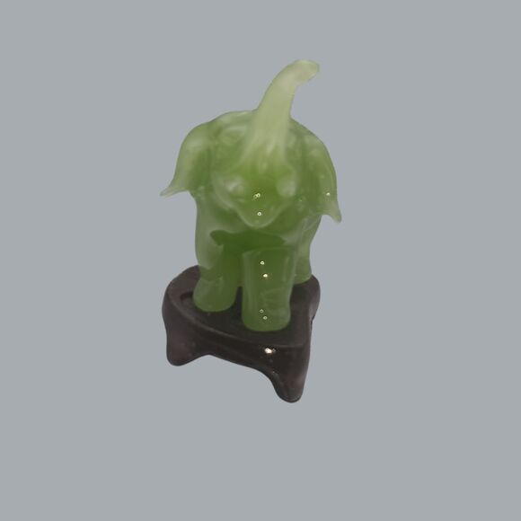 Vintage Jadeite Elephant Figurine with Wooden Stand & Box – Made in PRC - Picture 2 of 6